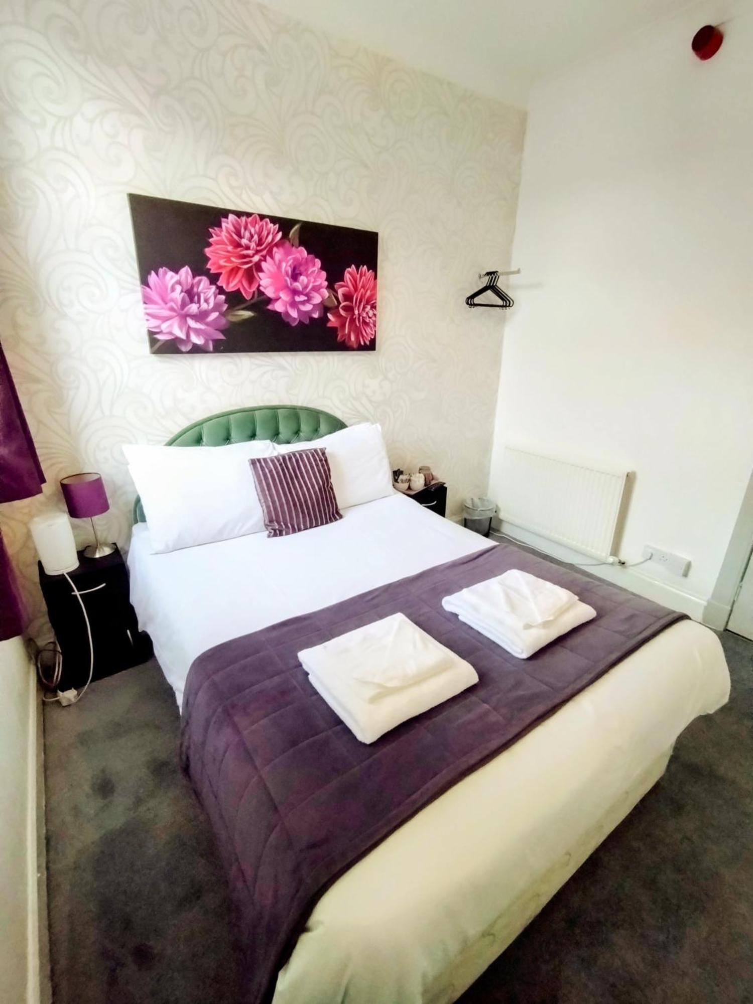 Oyo Gin House Hotel Greenock Eksteriør bilde