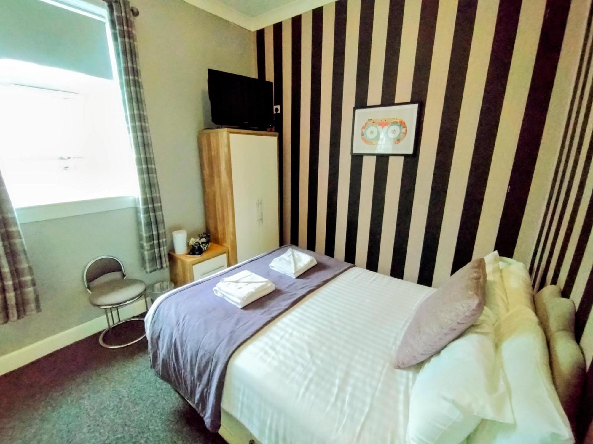 Oyo Gin House Hotel Greenock Eksteriør bilde