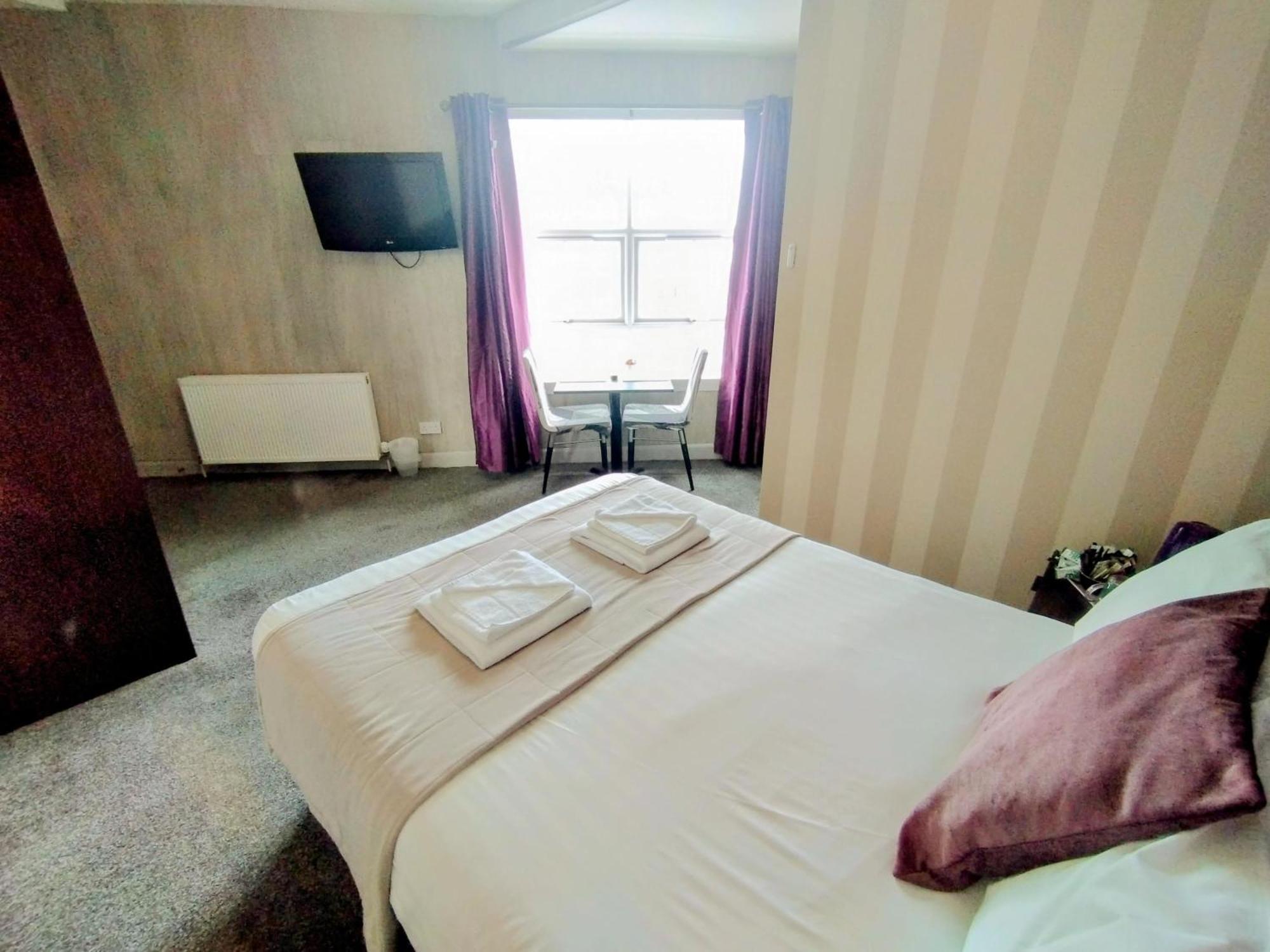Oyo Gin House Hotel Greenock Eksteriør bilde